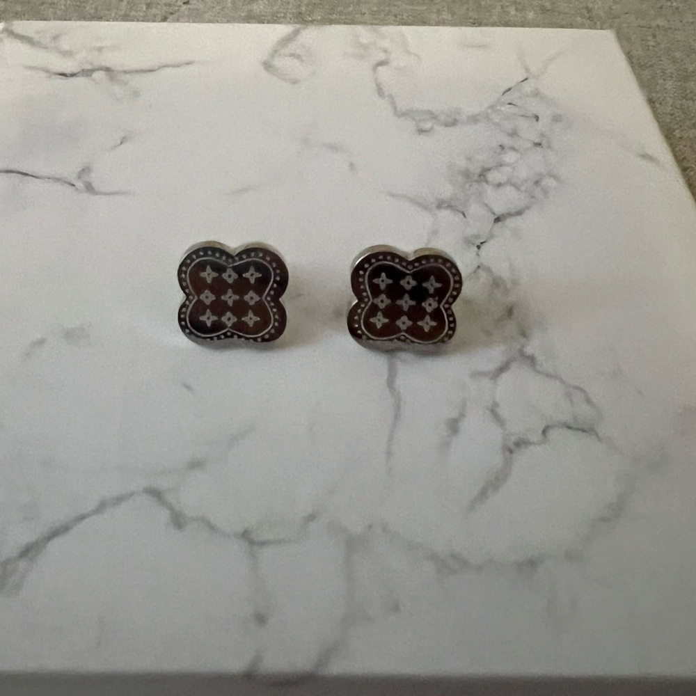 Trendy earrings silver